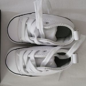 Converse crib shoes